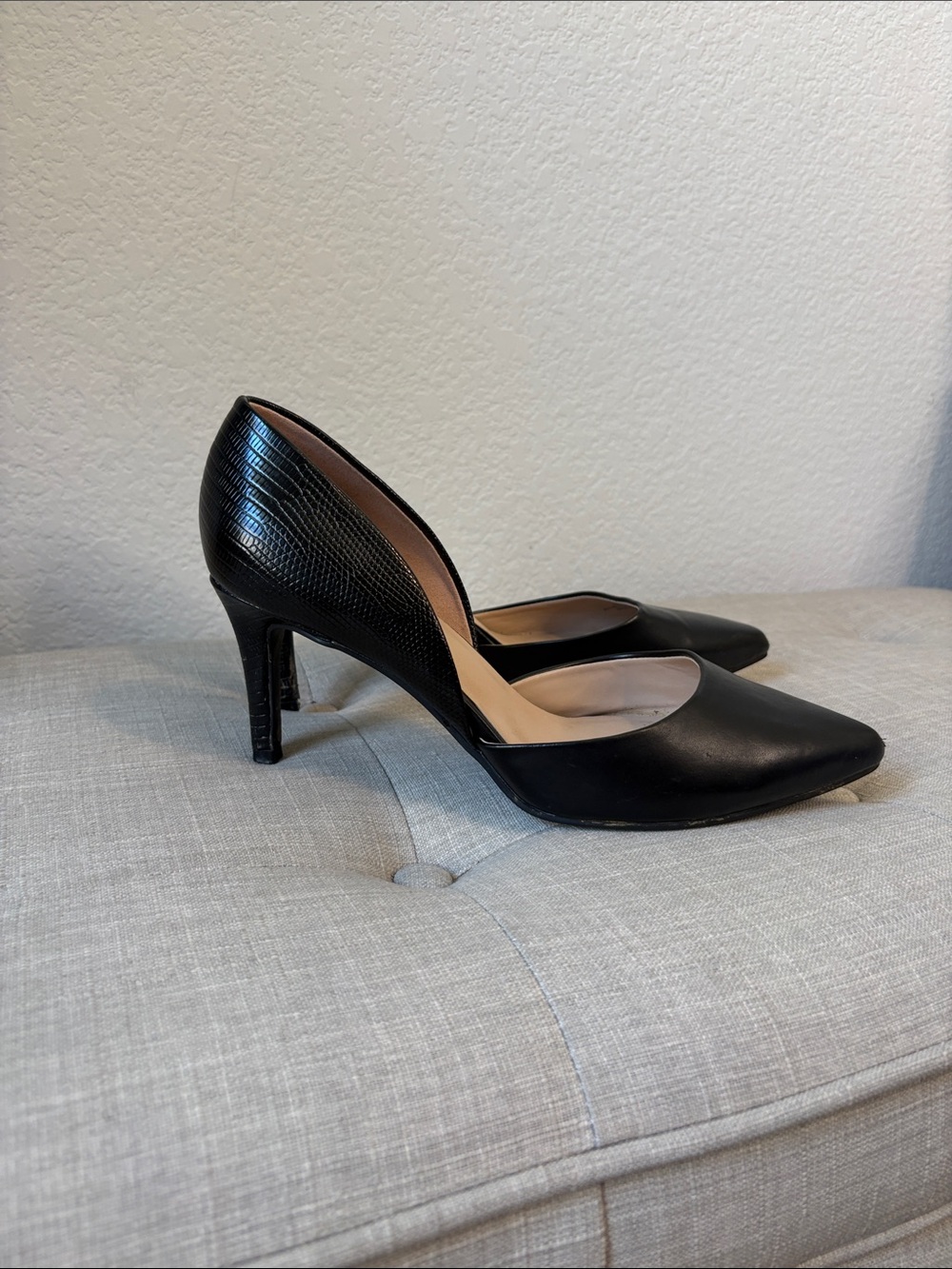 9.5 Bandolino Classic multi textured Black Pointed-Toe Women's Pumps